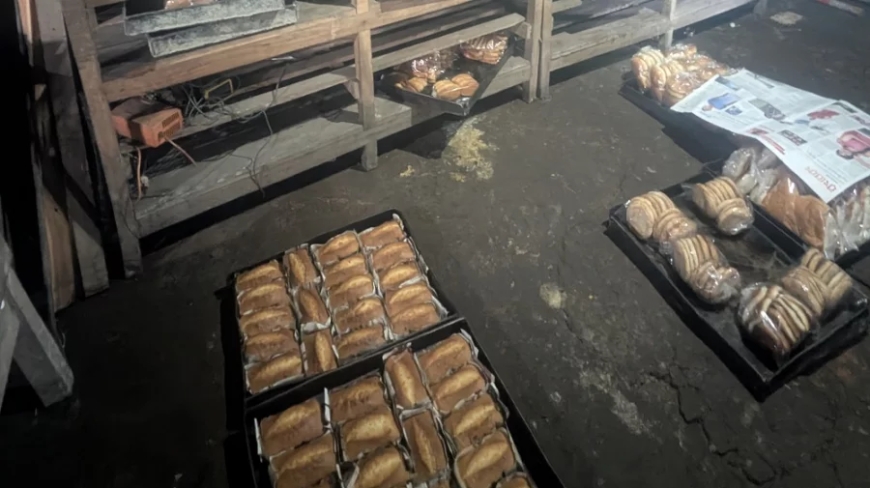 চন্দনাইশে অস্বাস্থ্যকর পরিবেশে খাবার উৎপাদন, বেকারিকে ৫০ হাজার টাকা জরিমানা